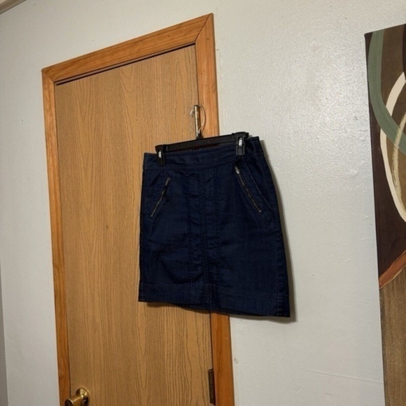 Ann Taylor Loft Size 0 Solid Blue Chambray Pencil/Straight Knee-Length Skirt - Picture 1 of 5